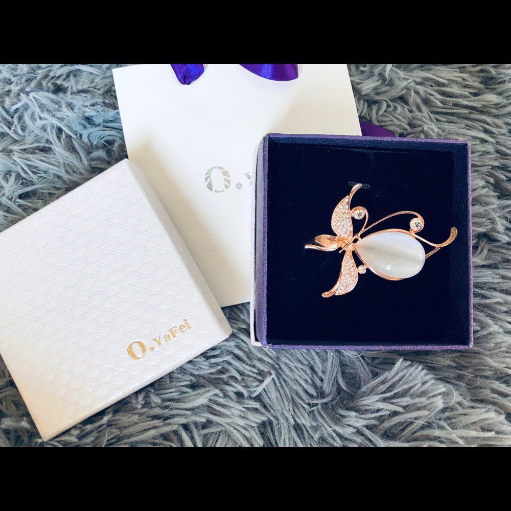 NIB White Stone Rose Gold Brooch Pendant Pin